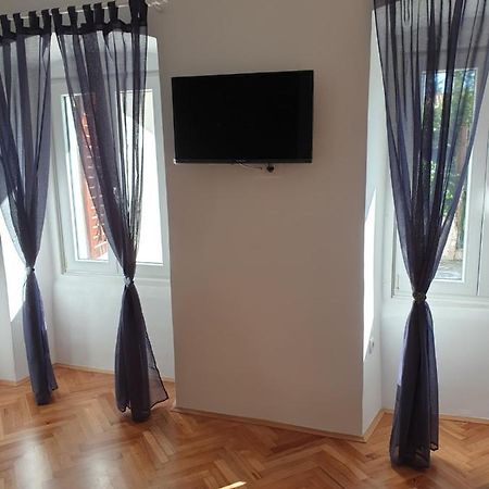 Apartman P-E Pula Exteriör bild