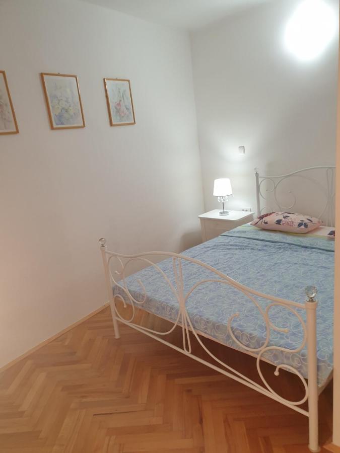 Apartman P-E Pula Exteriör bild