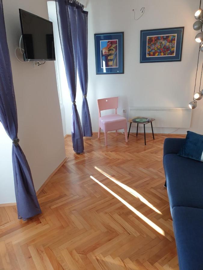Apartman P-E Pula Exteriör bild