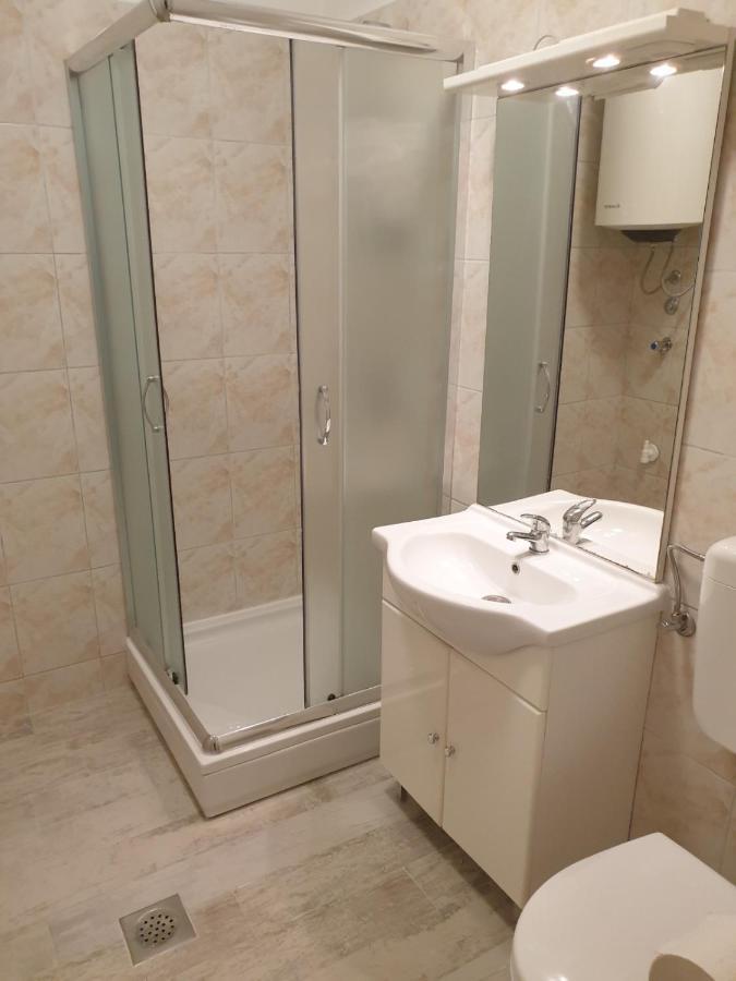 Apartman P-E Pula Exteriör bild