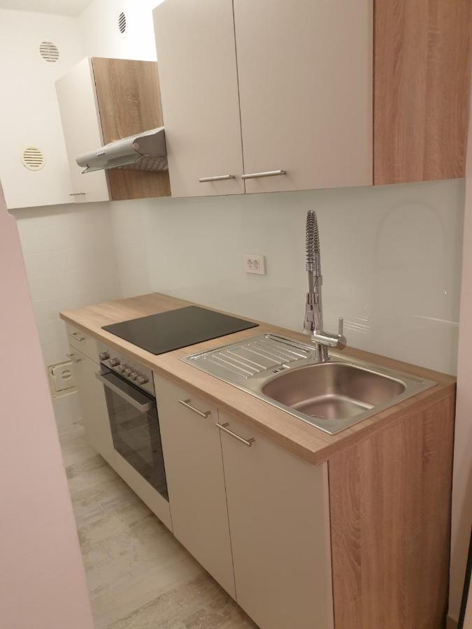 Apartman P-E Pula Exteriör bild