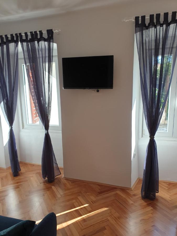 Apartman P-E Pula Exteriör bild