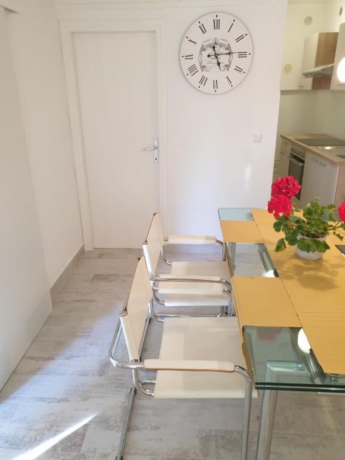 Apartman P-E Pula Exteriör bild